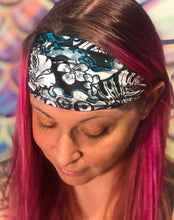 Load image into Gallery viewer, SpaceFish Army Eco-Friendly Electric Blue Octofloral Scuba Headband

